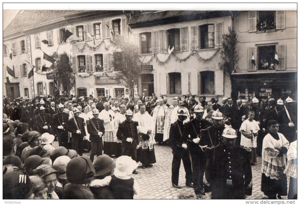 WINTZENHEIM  -  CORTEGE DE NOTABLES - PRÊTRES - POMPIERS Avec HACHES Ou SABRES - TRES BELLE ANIMATION - Wintzenheim