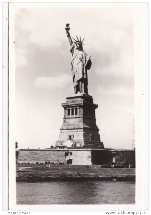 New York City Statue Of Liberty On Bedloes Island Real Photo - Statue De La Liberté