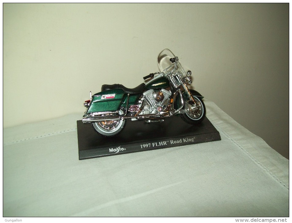 Harley Davidson(1997 FLHR  Road King) "Maisto"  Scala 1/18 - Motos