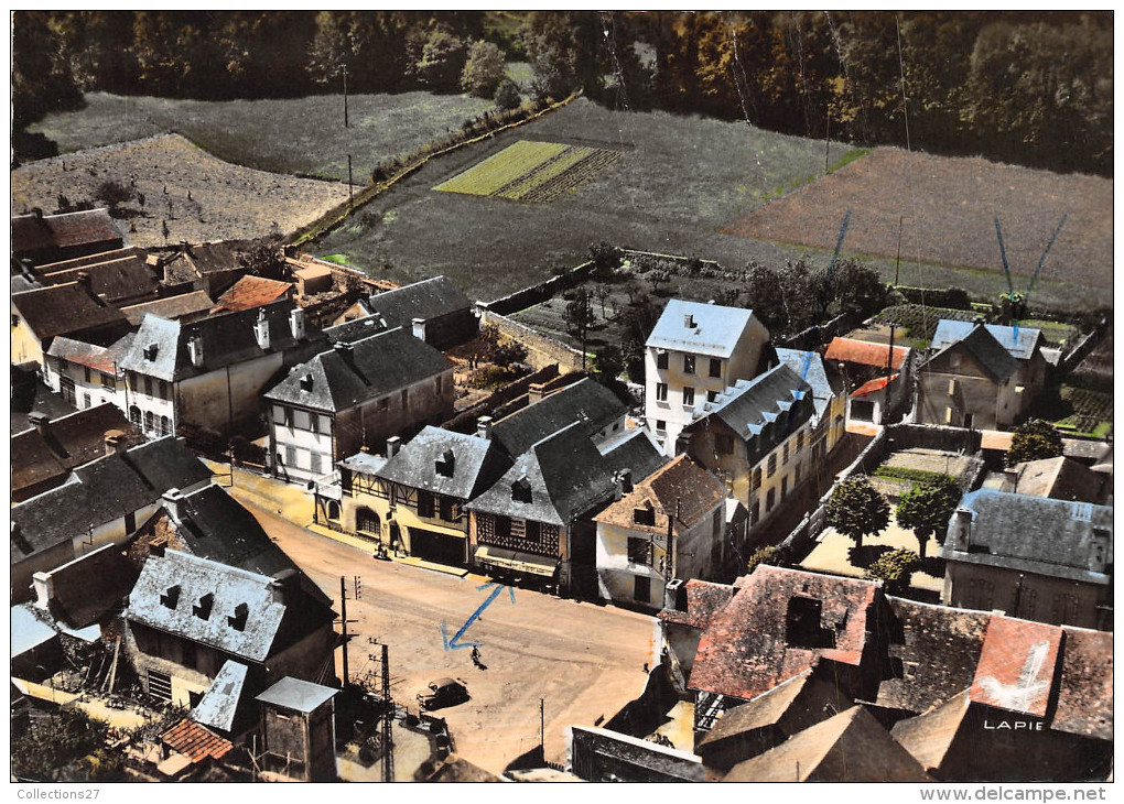 65-CAMPAN- VUE DU CIEL - PLACE DU VILLAGE - Campan