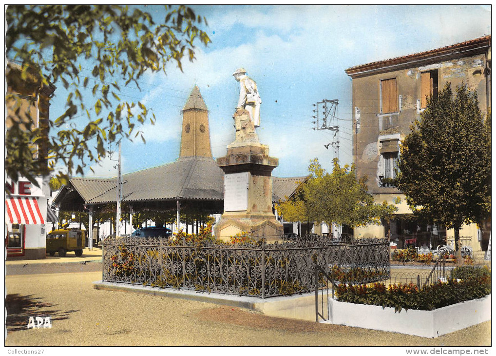 82-LAVIT DE LOMAGNE- LE MONUMENT AUX MORTS ET LA HALL - Lavit