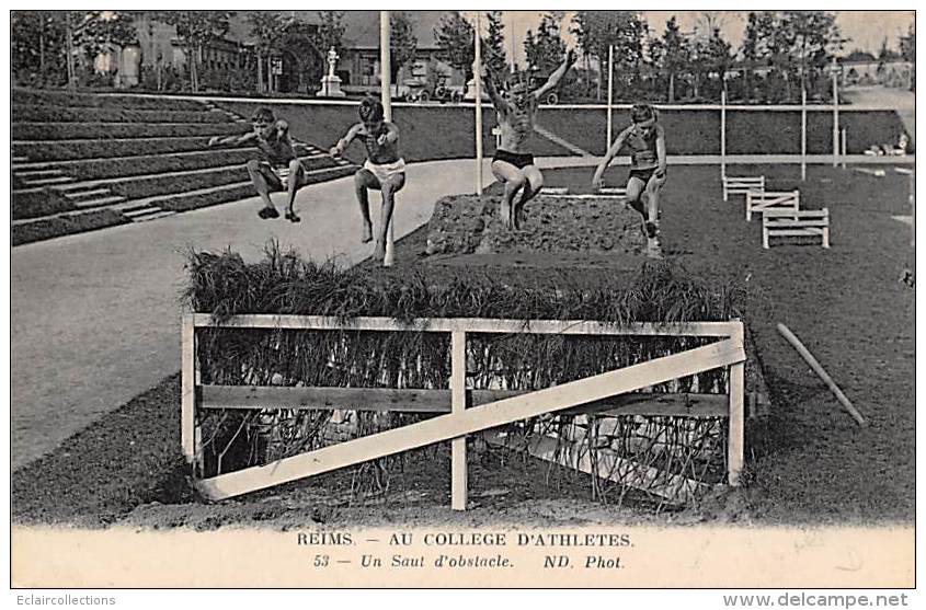 Sport Nautique.  Athlétisme.  Reims  Collège D'Athlètes. Un Saut D'obstacle - Atletiek