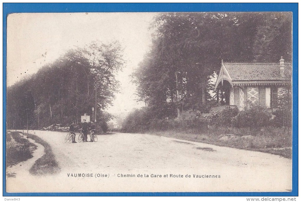 CPA Vue Peu Courante - OISE - VAUMOISE - CHEMIN DE LA GARE & ROUTE DE VAUCIENNES - Petite Animation Cyclistes - A Breger - Vaumoise