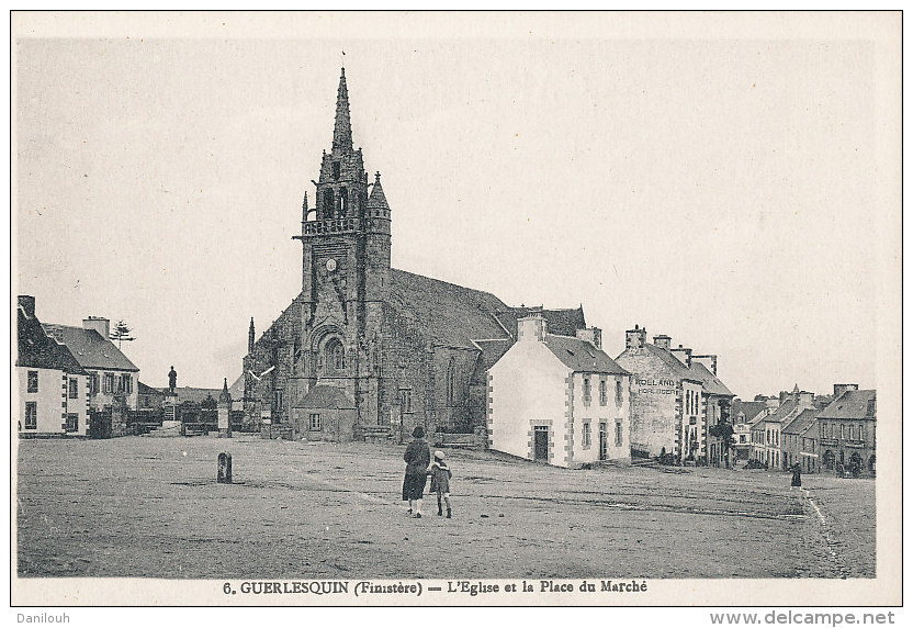 29 // GUERLESQUIN   L'église Et La Place Du Marché 6 - Guerlesquin