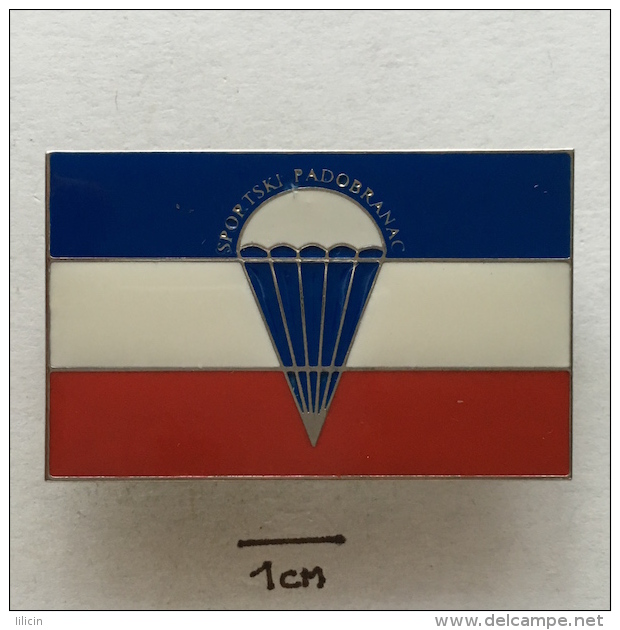 Badge (Pin) ZN002346 - Parachuting (Fallschirmspringen) Yugoslavia - Parachutisme