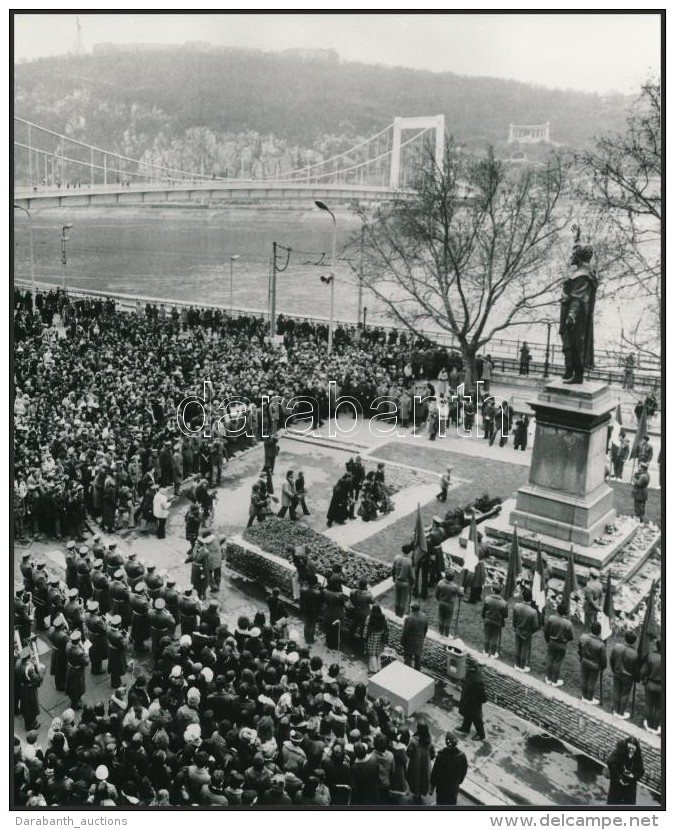 1980 Budapest, Ünnepség Március 15-én, Vintage Fotó, 21x17 Cm - Sonstige & Ohne Zuordnung