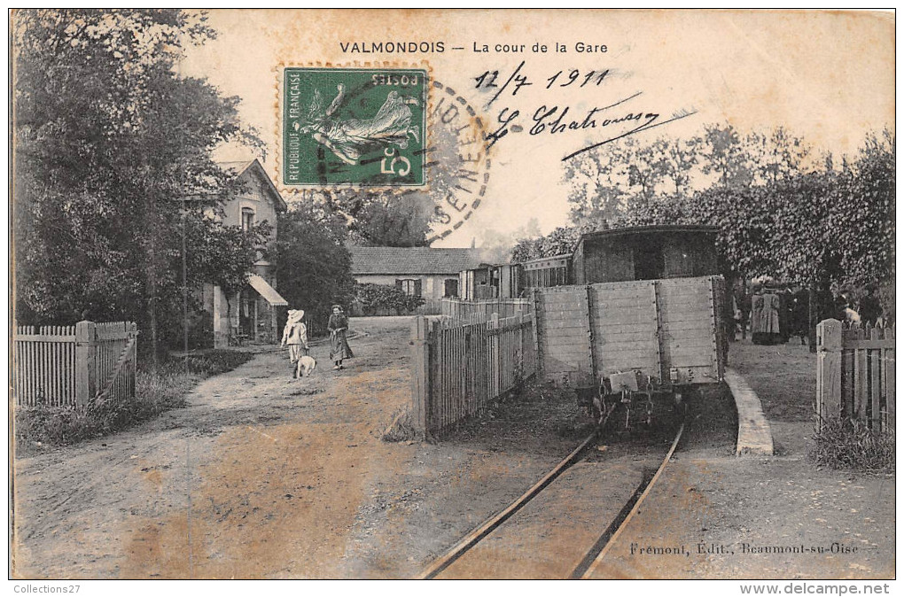 95-VALMONDOIS- LA COUR DE LA GARE - Valmondois