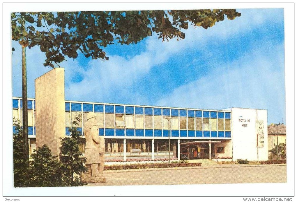 57 - HAGONDANGE - Monument Aux Morts Et Hôtel De Ville - Hagondange