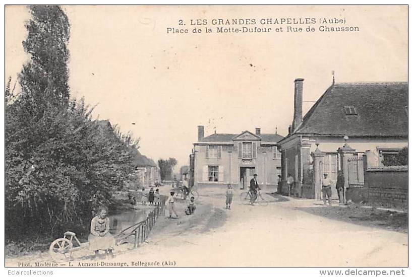 Les Grandes Chapelles        10     Place De La Motte-Dufour Et Rue De Chausson - Other & Unclassified