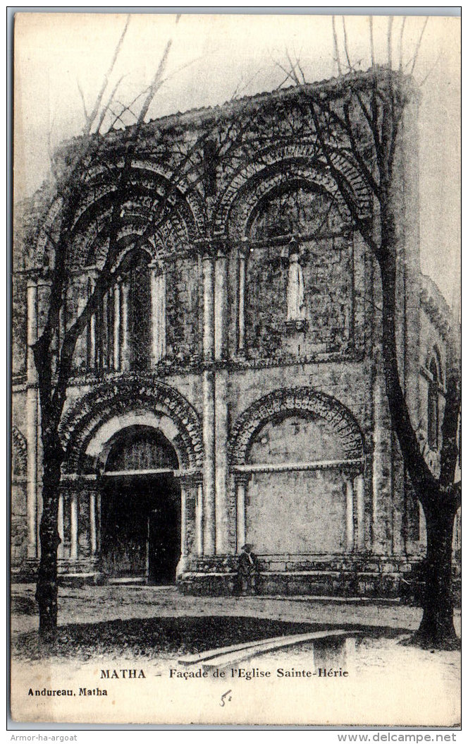 17 MATHA -facade De L'église Sainte Hérie. - Matha