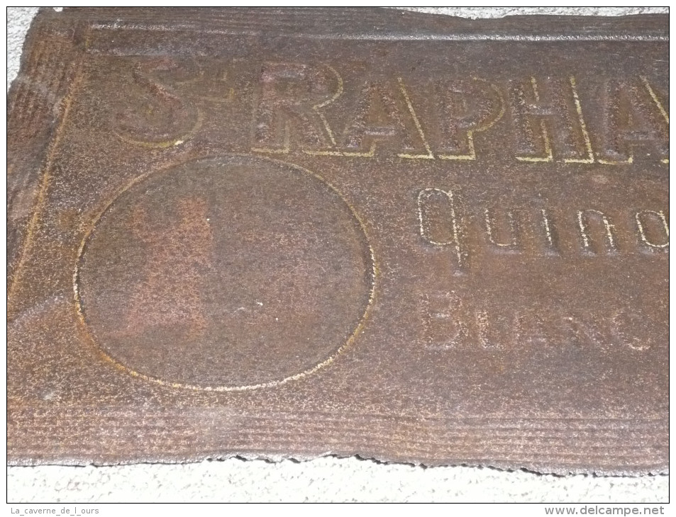 COLLECTOR Rare Ancienne Plaque En Tôle Emboutie Saint ST-RAPHAEL Quinquina Rouge - Schnaps & Bier