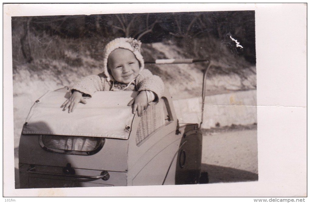 Bebe_Baby In The Baby Cart_Kinder Wagen Ca.1930 - Photographs