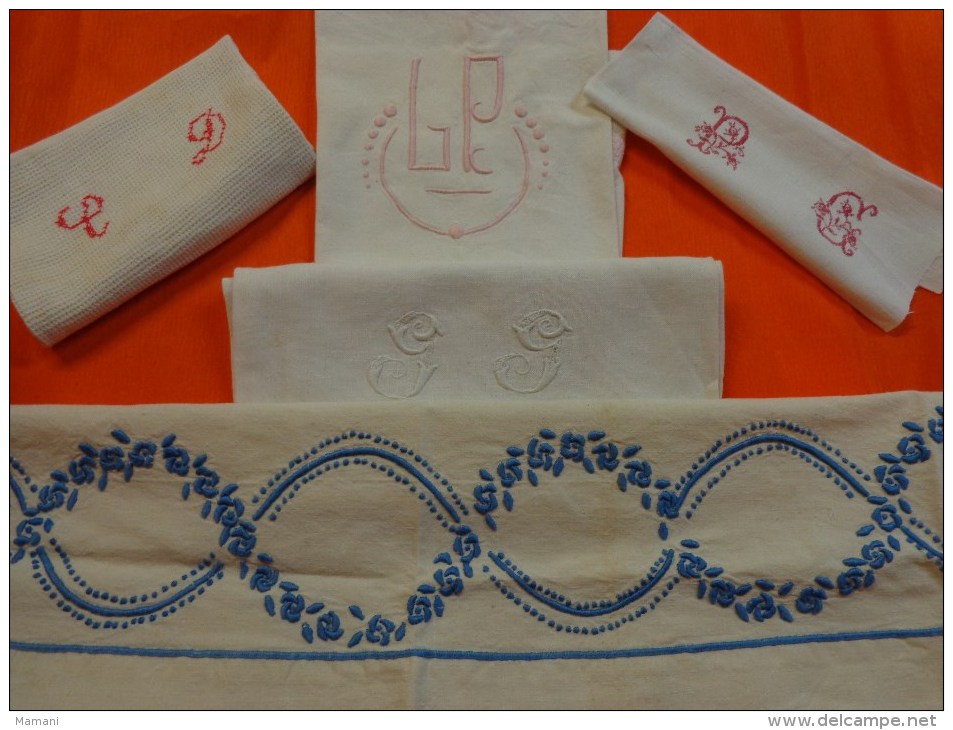 Lot De Monogrammes Decoupes Dans Des Draps -serviettes Ou Autre - Other & Unclassified