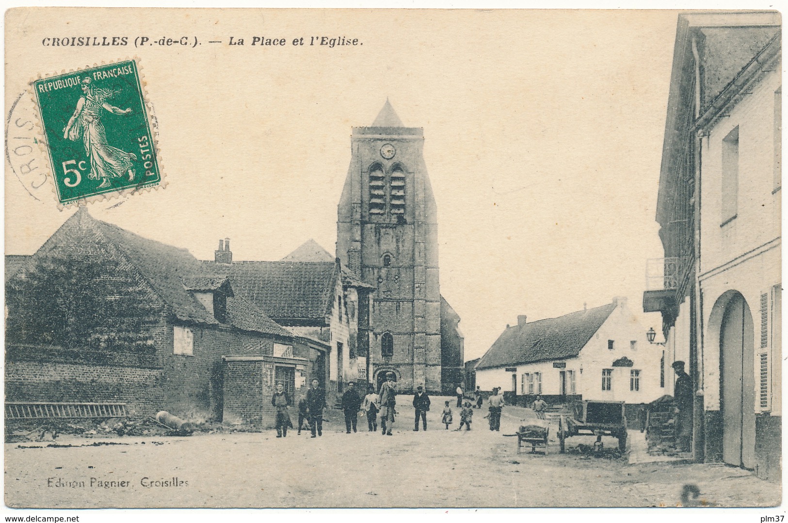 CROISILLES - La Place Et L'Eglise - Croisilles