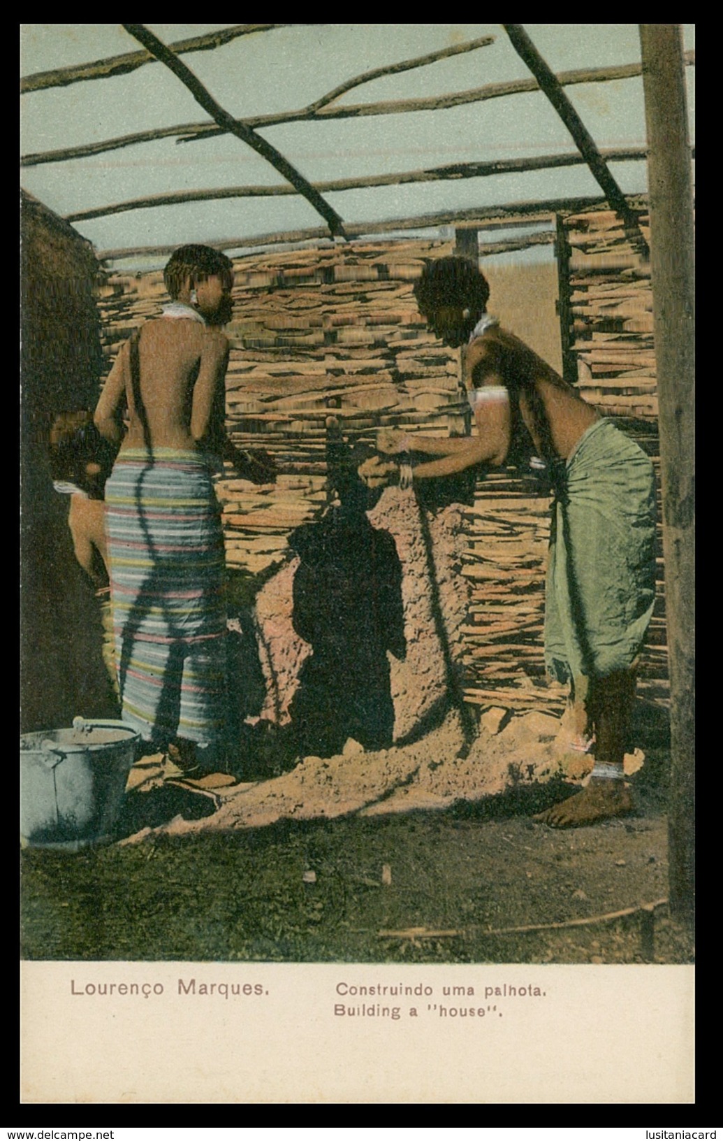 LOURENÇO MARQUES -COSTUMES - Construindo Uma Palhota ( Ed. Spanos & Tsitsias Nº 1101) Carte Postale - Mozambique