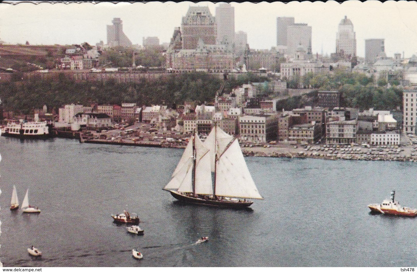 CANADA---LE BLUENOSE II Devant QUEBEC----voir 2 Scans - Québec - Les Rivières