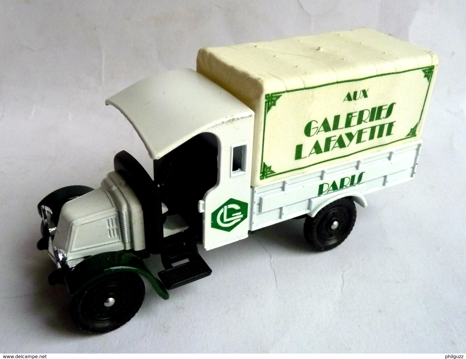 CAMION CORGI RENAULT 1926 AUX GALERIES LAFAYETTE PARIS 1/43è En Boîte - Corgi Toys