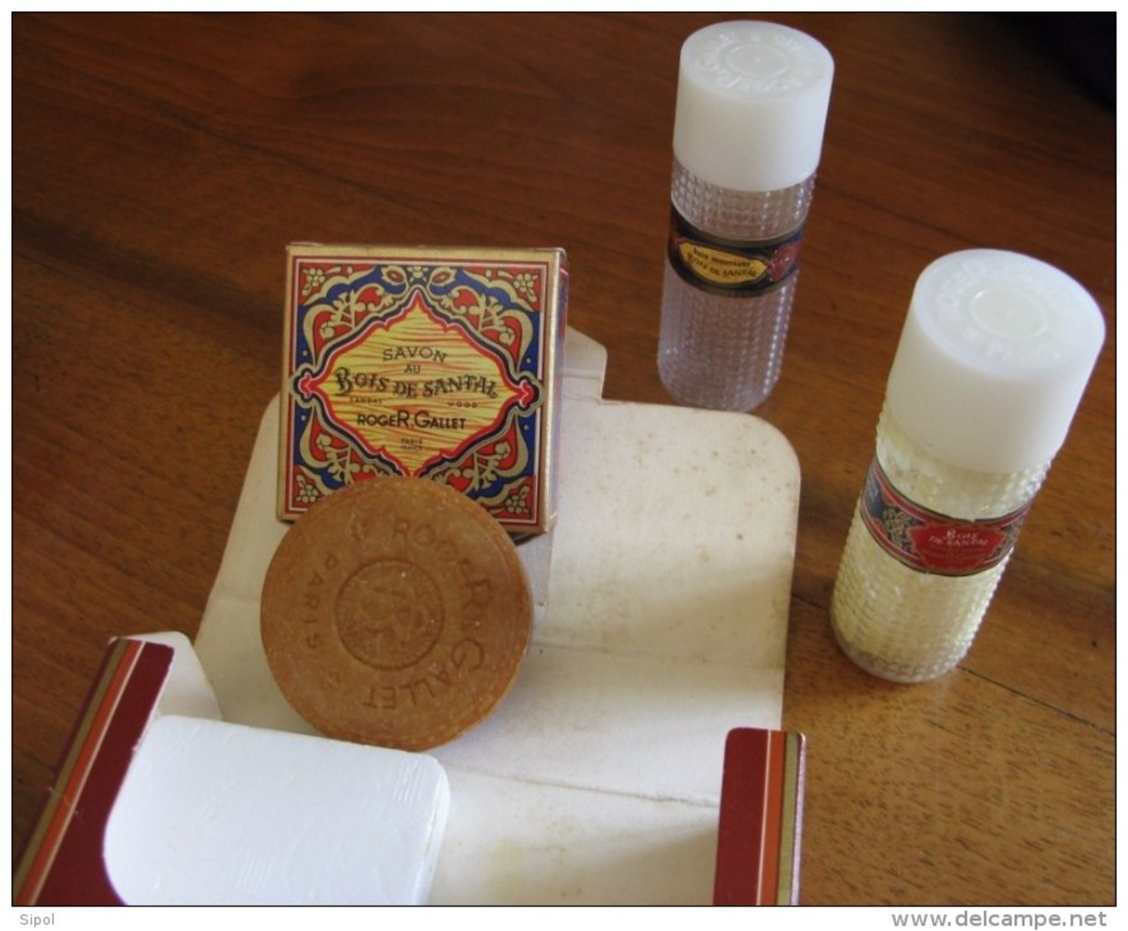 Echantillons Anciens  " Bath Kit " De Roger & Gallet  Bois De Santal  Dans Boite Cartonnée - Campioncini Di Profumo (testers)