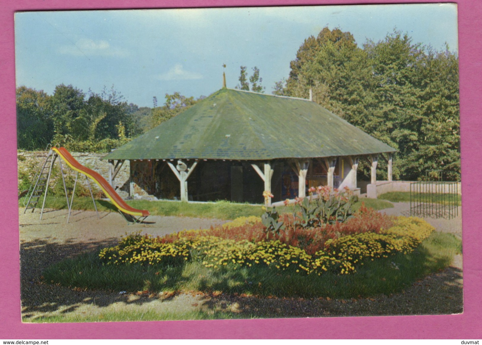 58 Nievre Saint Amand En Puisaye  Le Square Et Le Vieux Lavoir - Saint-Amand-en-Puisaye