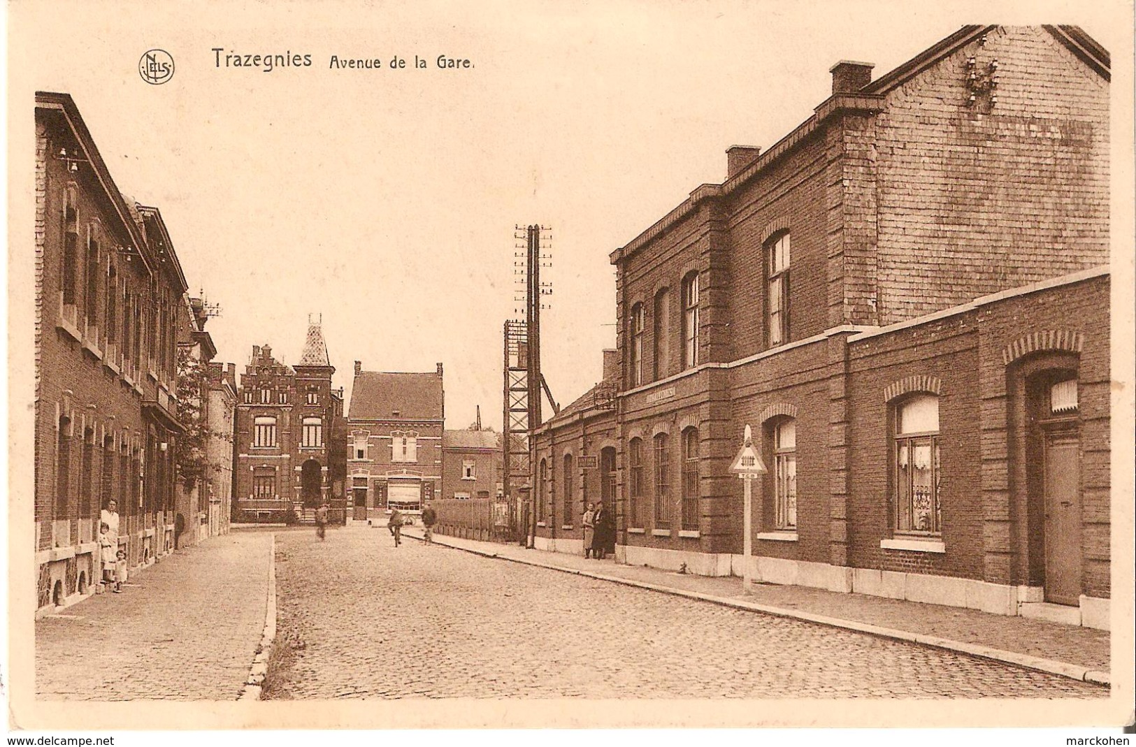 Courcelles (6183) : Avenue De La Gare à Trazegnies. CPA Rare. - Courcelles