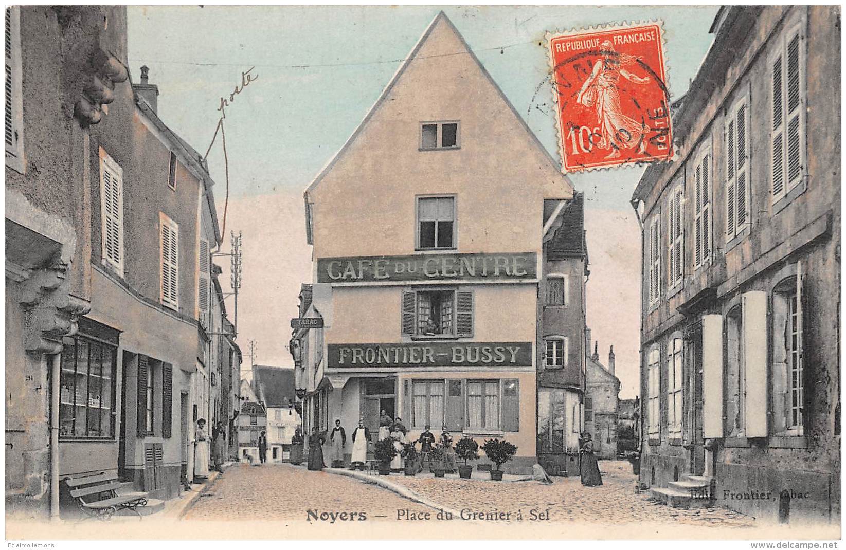 Noyers Sur Serein   89    Place Du Grenier A Sel. Café Du Centre    (voir Scan) - Noyers Sur Serein