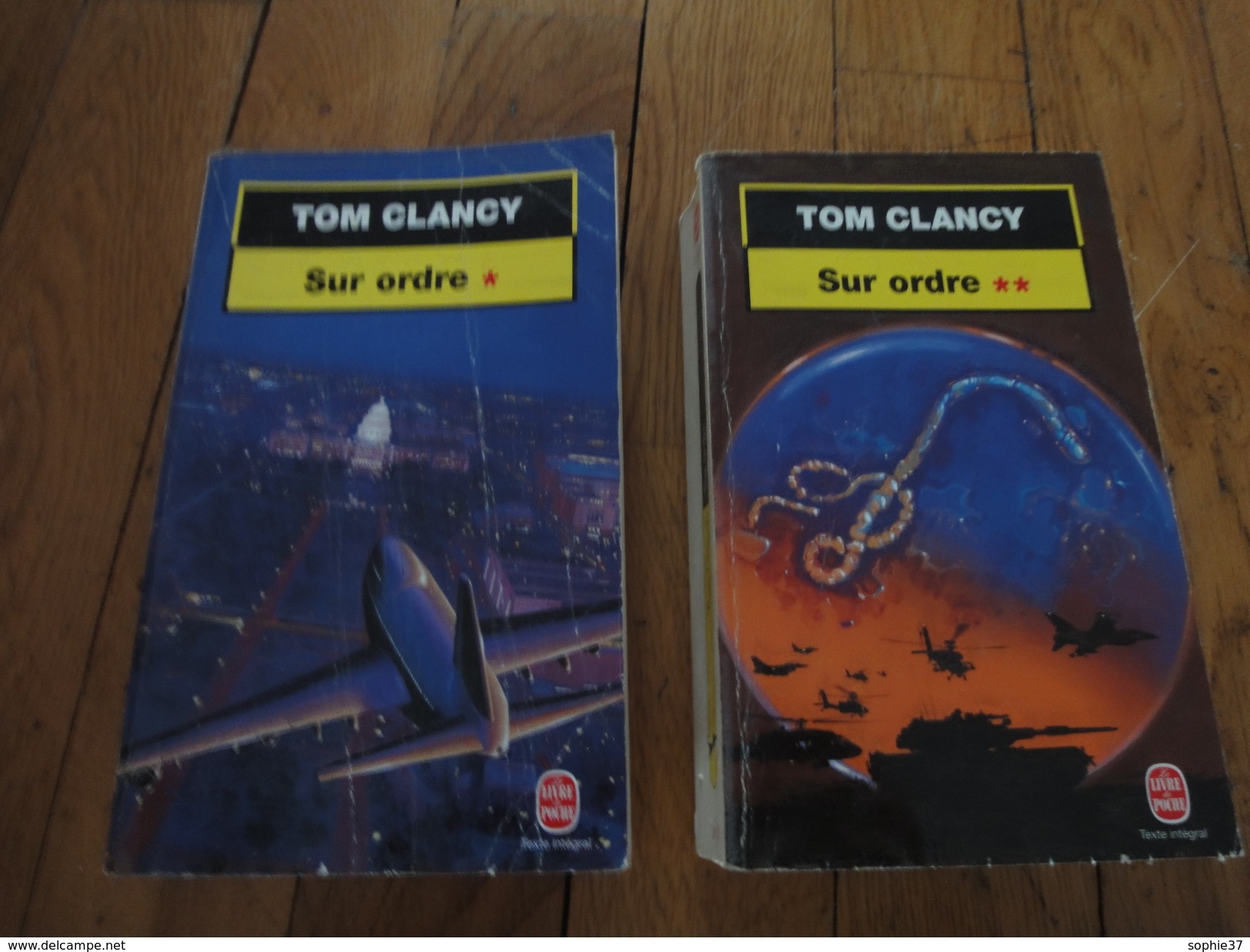 Lot De 2 Livres De Poche Albin Michel- Genre Triller Militaire Par Tom Clancy-Tome 1 Et 2 - Wholesale, Bulk Lots