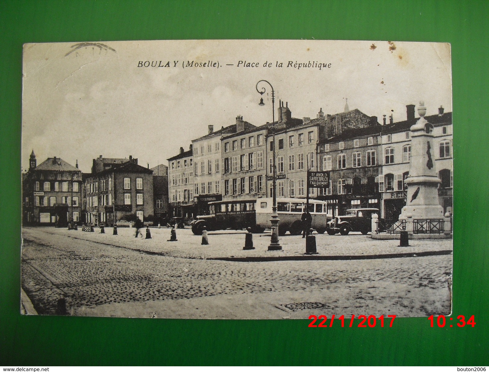 Boulay Place De La République Avec Autocar - Boulay Moselle