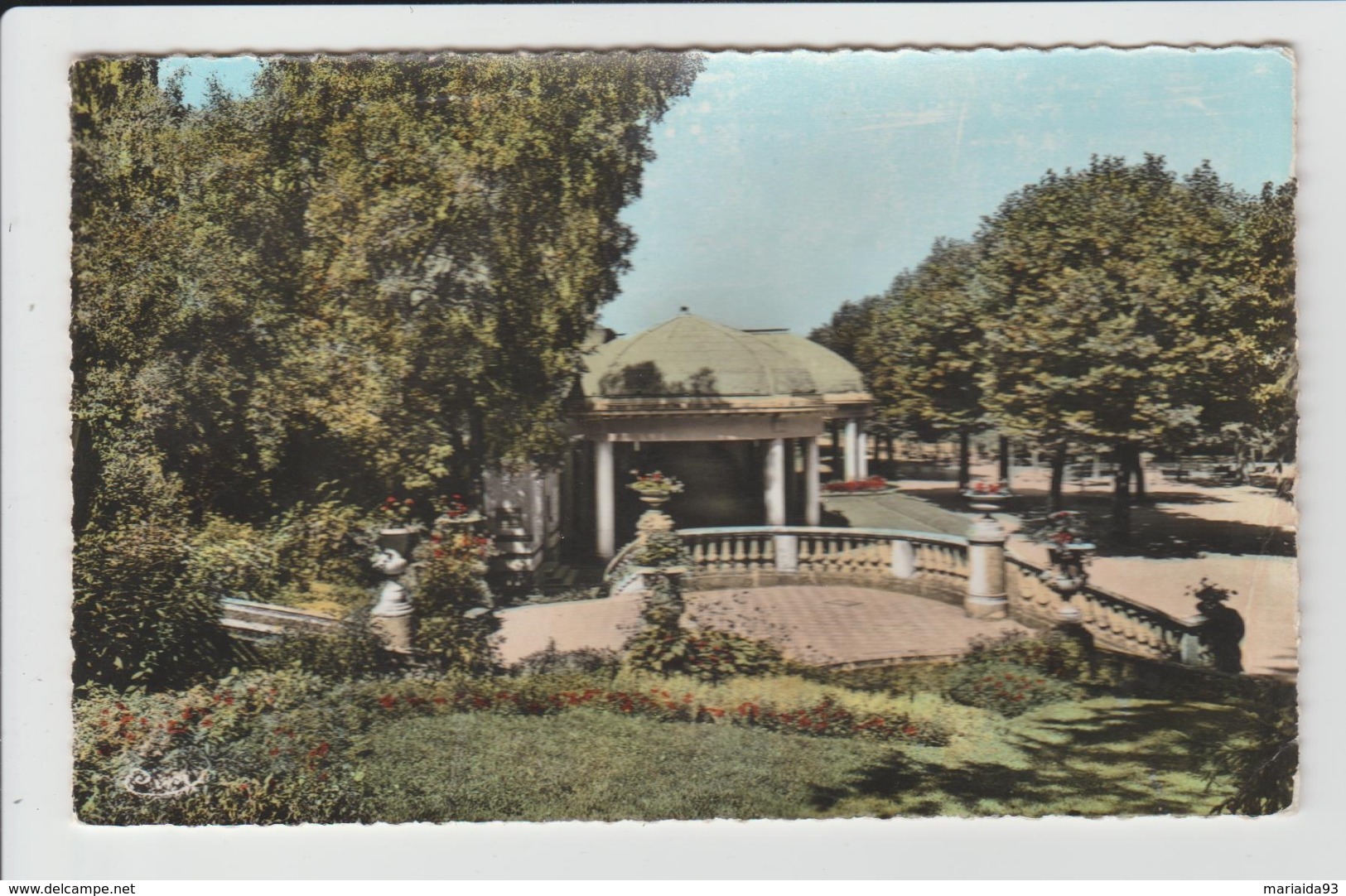 VITTEL - VOSGES - ESCALIER DU GRAND HOTEL ET LES GALERIES DU PARC - Vittel