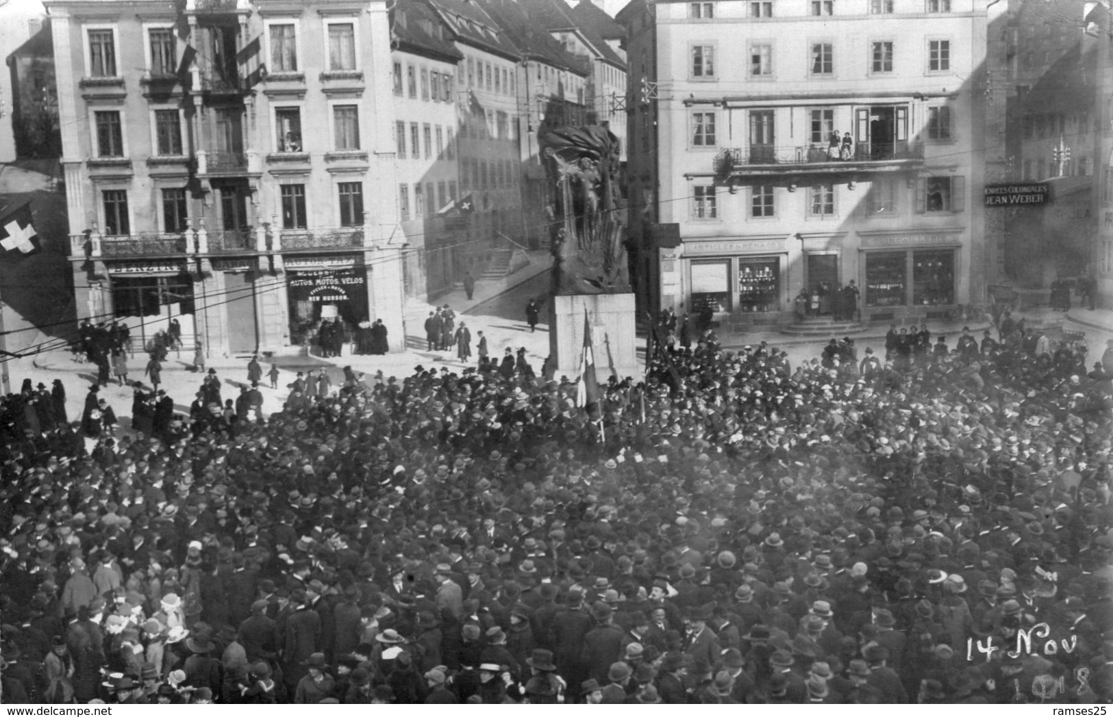 (11) CPA Photo Chaux De Fonds Monument De La Republique 14 Nov 1918  (bon Etat) - La Chaux