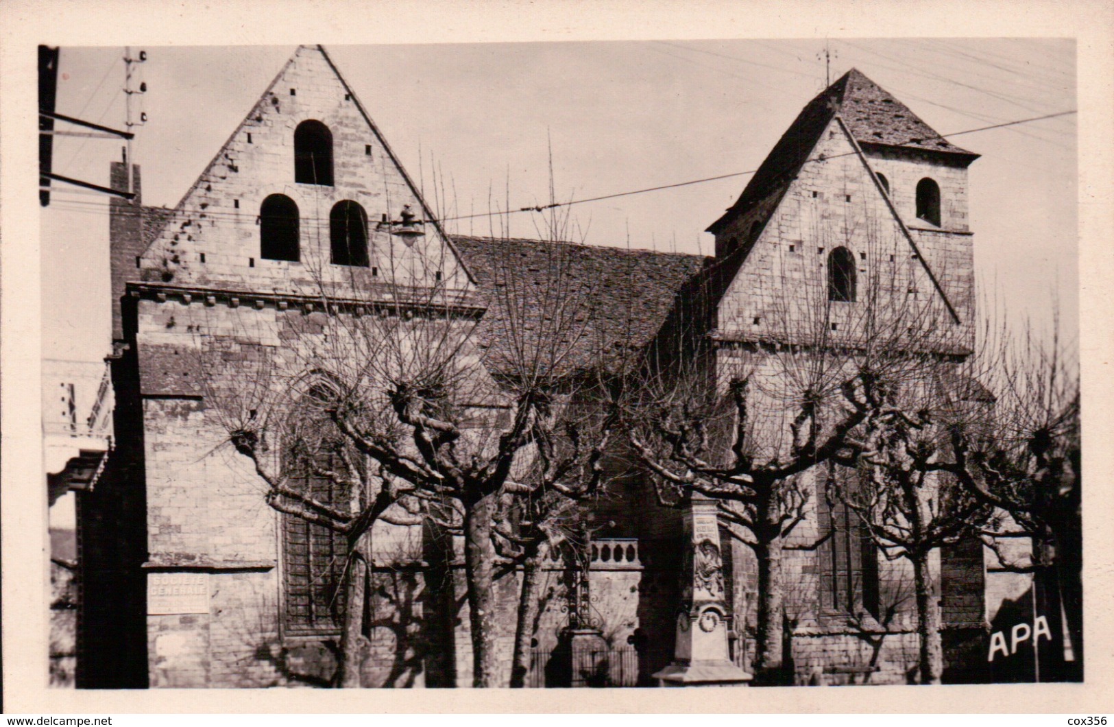 CPSM 46 SALVIAC Le Monument Et La Place De L'Eglise - Salviac