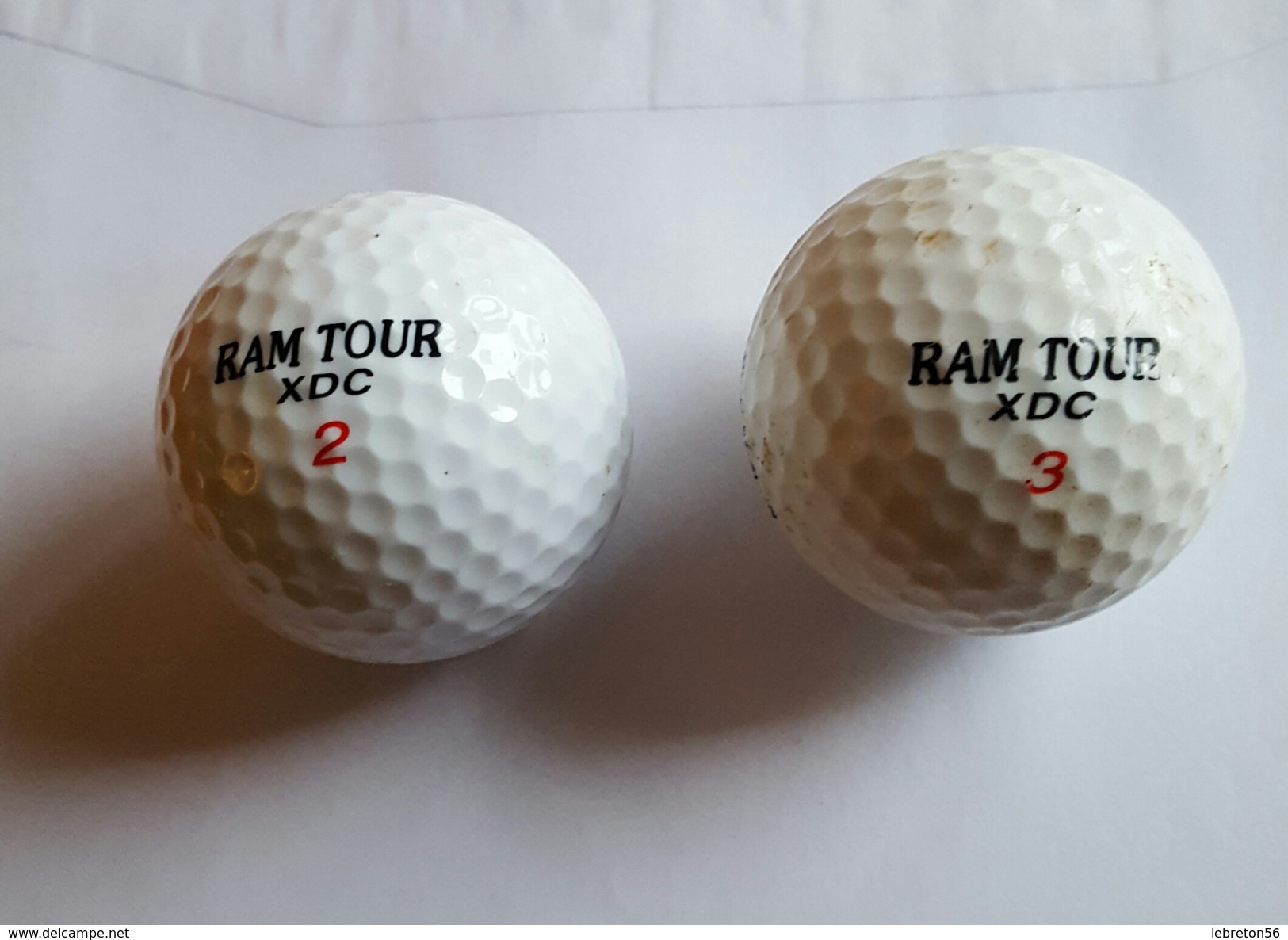 Joli Lot De 2 Balles De Golf Collection Guillot Ram Tour - Apparel, Souvenirs & Other