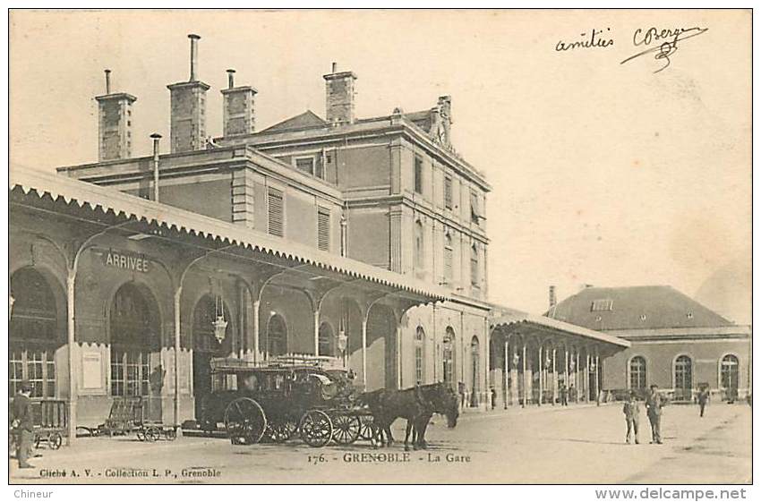 GRENOBLE LA GARE LA DILLIGENCE EN ATTENTE - Grenoble