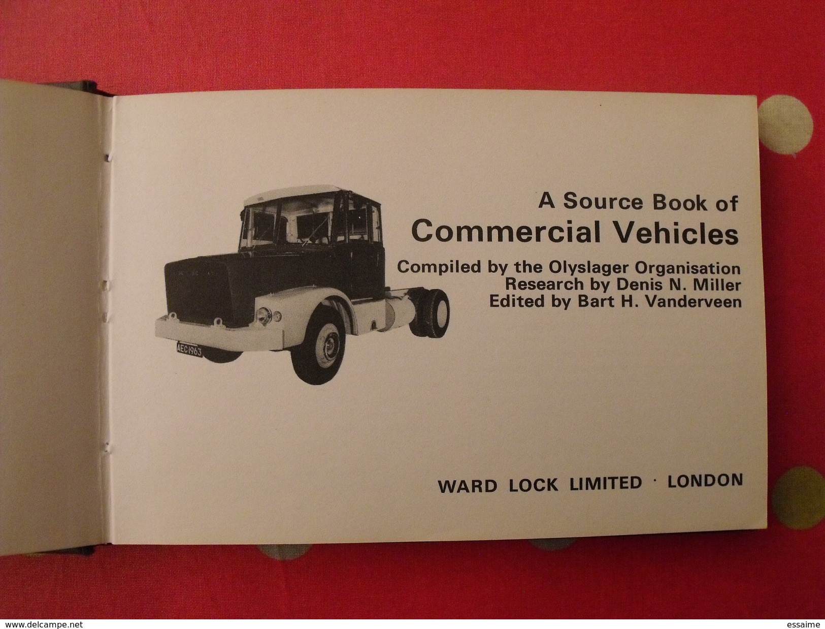 A Source Book Of Commercial Vehicles En Anglais. Camions. Miller Vanderveen 1972 - Livres Sur Les Collections