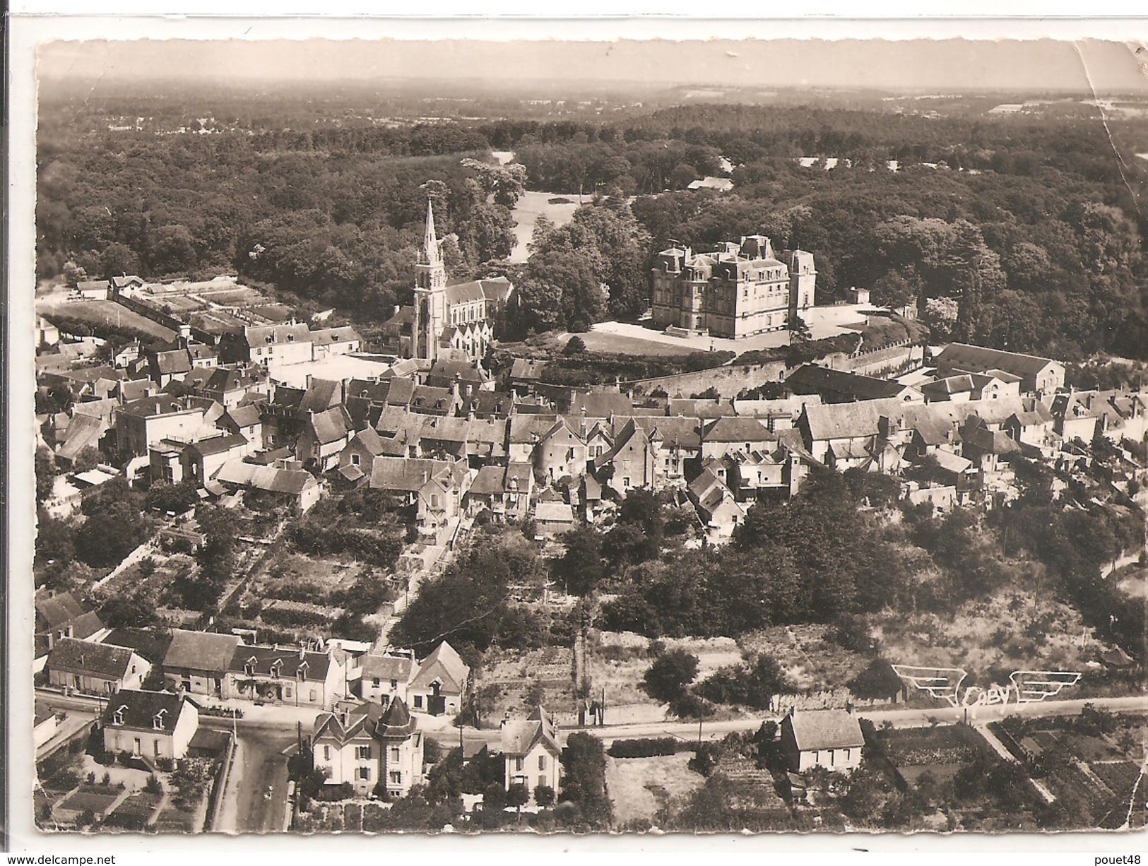 72 - MONFORT LE ROTROU - Le Château Et L'Eglise Dominant Le Bourg. - Montfort Le Gesnois