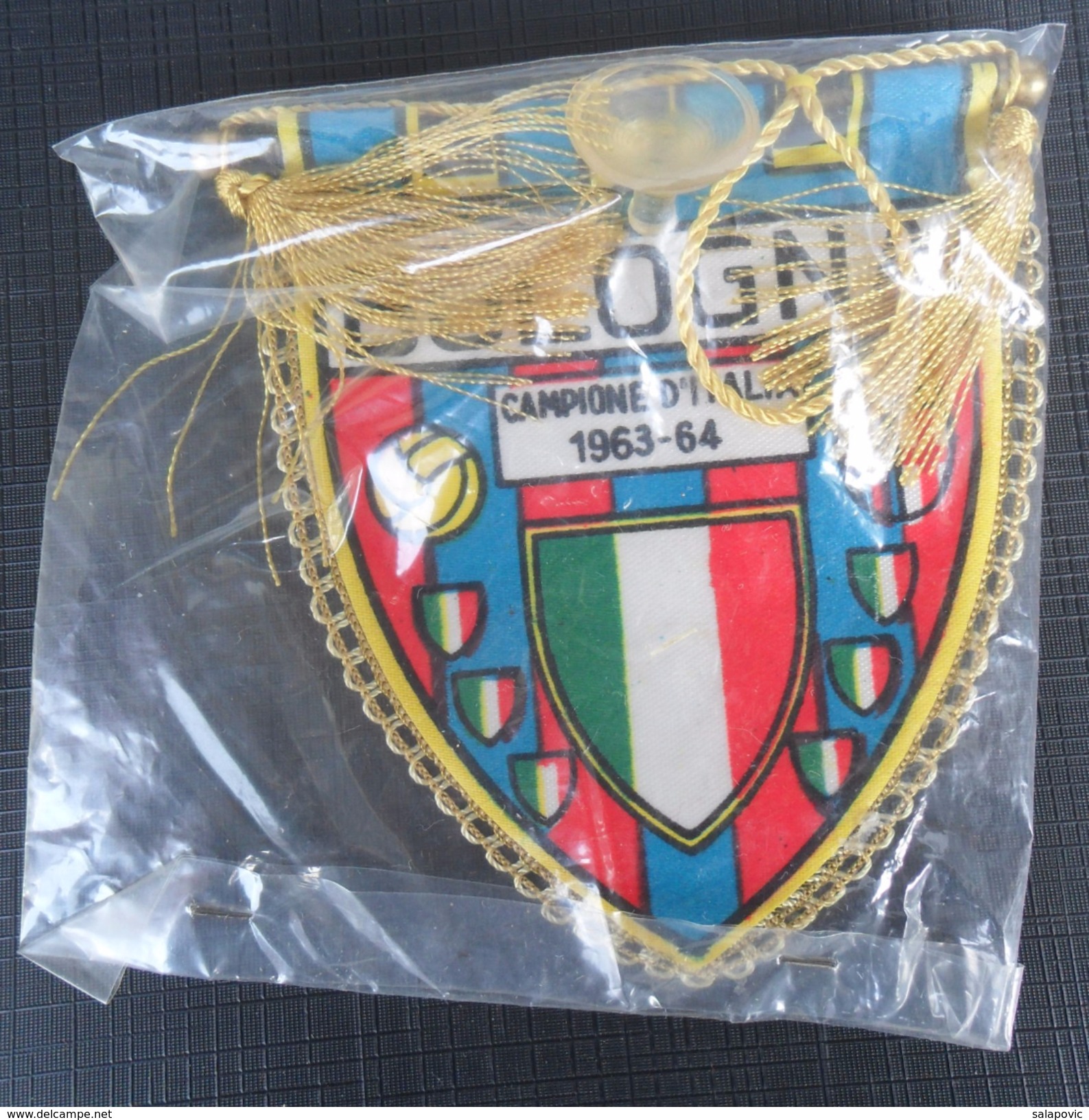 Bologna FC 1909  ITALY FOOTBALL CLUB CALCIO, OLD PENNANT (not Banned) - Habillement, Souvenirs & Autres