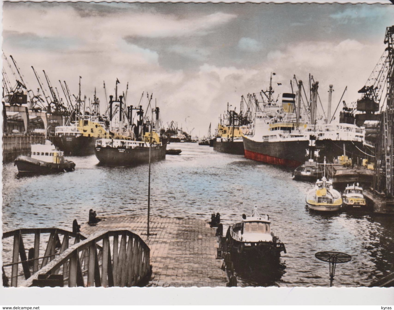 ALLEMAGNE . CPSM 10X15 . BREMEN Europahafen  (Nombreux Bateaux Dans Le Port ) - Bremervoerde