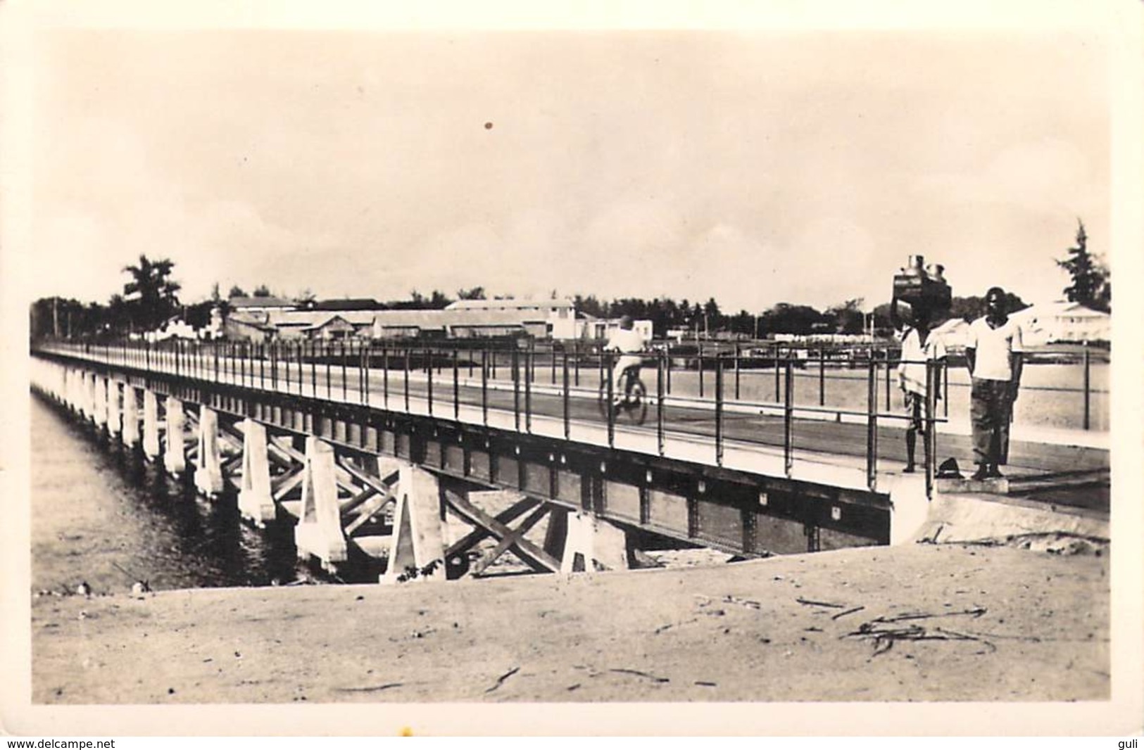 Afrique (Dahomey BENIN) COTONOU Pont Sur La Lagune (vélo Cycliste) (- Editions : CAP C.A.P REAL-PHOTO N°8)*PRIX FIXE - Benin