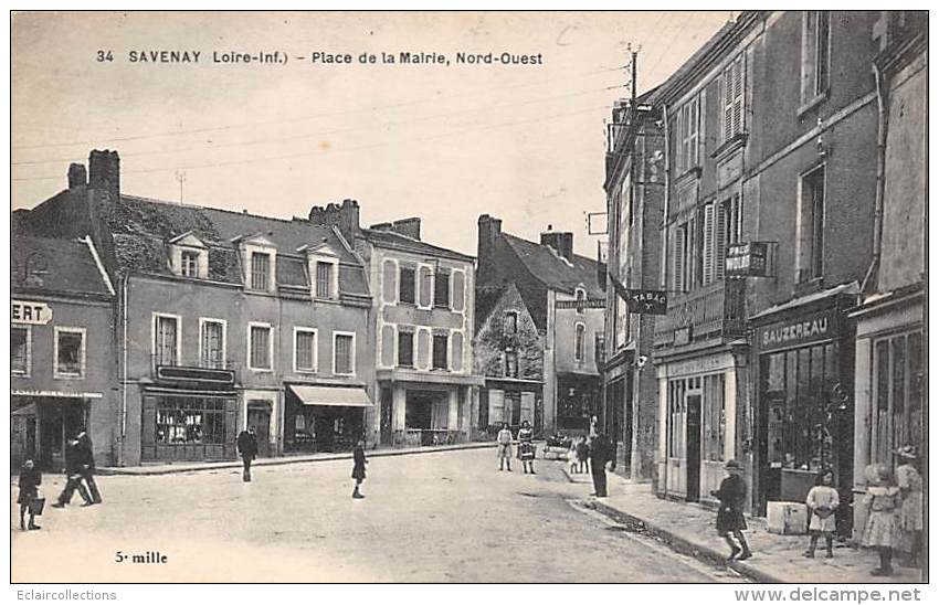 Savenay     44      Place De La Mairie . Nord Ouest (voir Scan) - Savenay