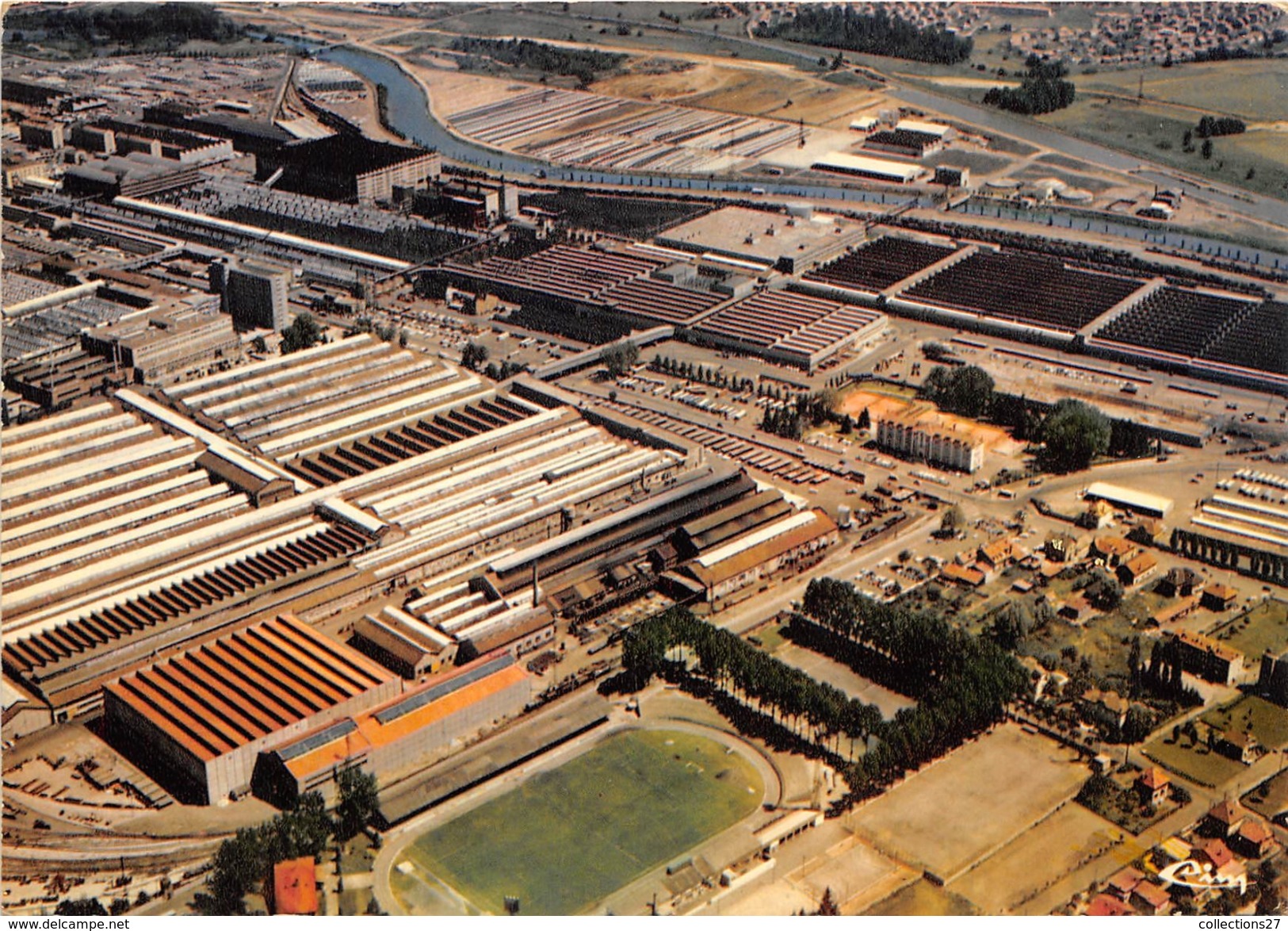 25-SOCHAUX- VUE AERIENNE, LE STADE ET LES USINES PEUGEOT - Sochaux