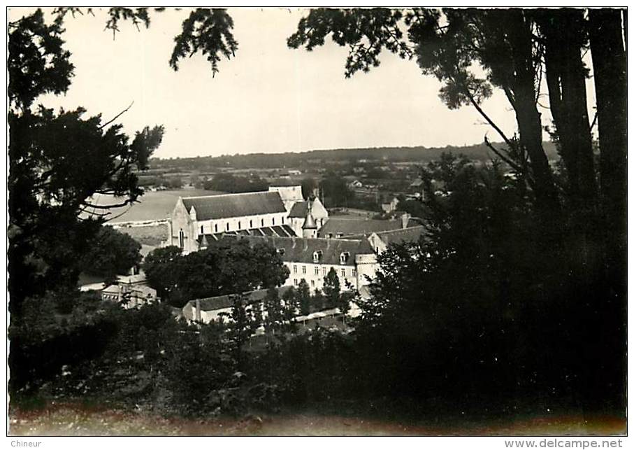 FONTGOMBAULT  LE MONASTERE VU DU COTEAU SAINT JULIEN - Sonstige & Ohne Zuordnung