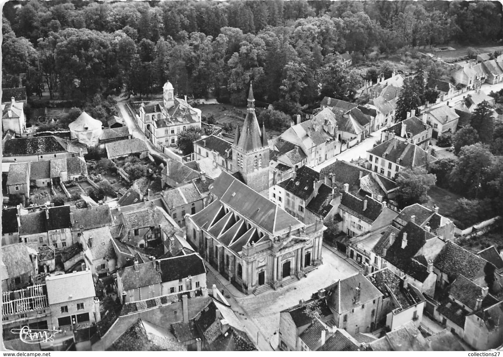 52-CHATEAUVILLAIN- VUE AERIENNE SUR L'EGLISE ET L'HOSPICE - Chateauvillain