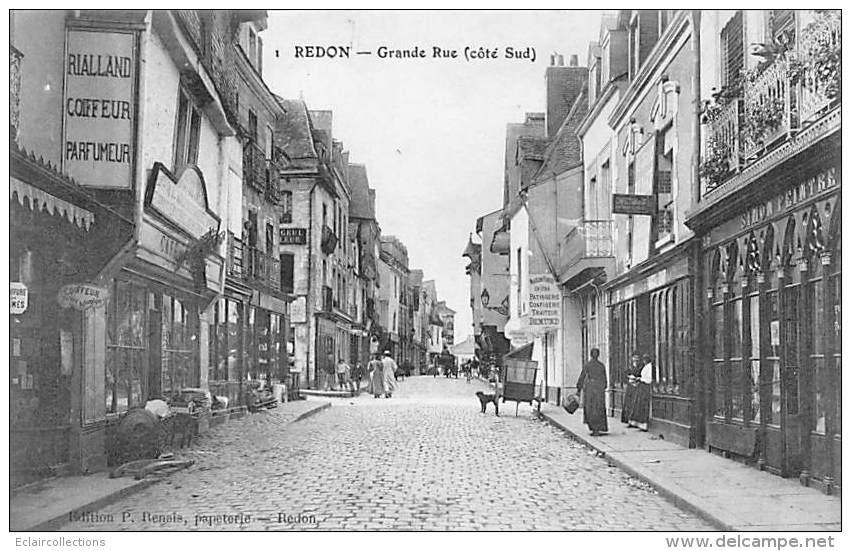 Redon     35         Rue  La Grande Rue .   Coté Sud  ( 1 Voir Scan) - Redon