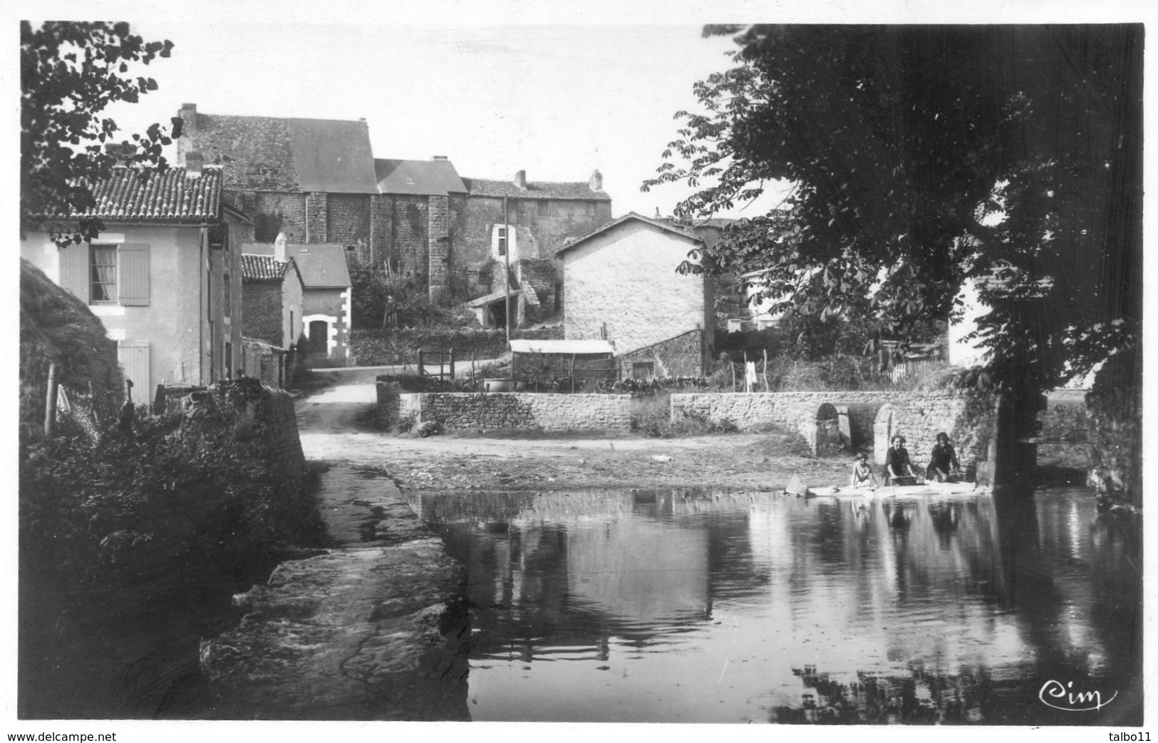 86 - Vivonne - La Vieille église Et Le Palais - Lavandières - Vivonne