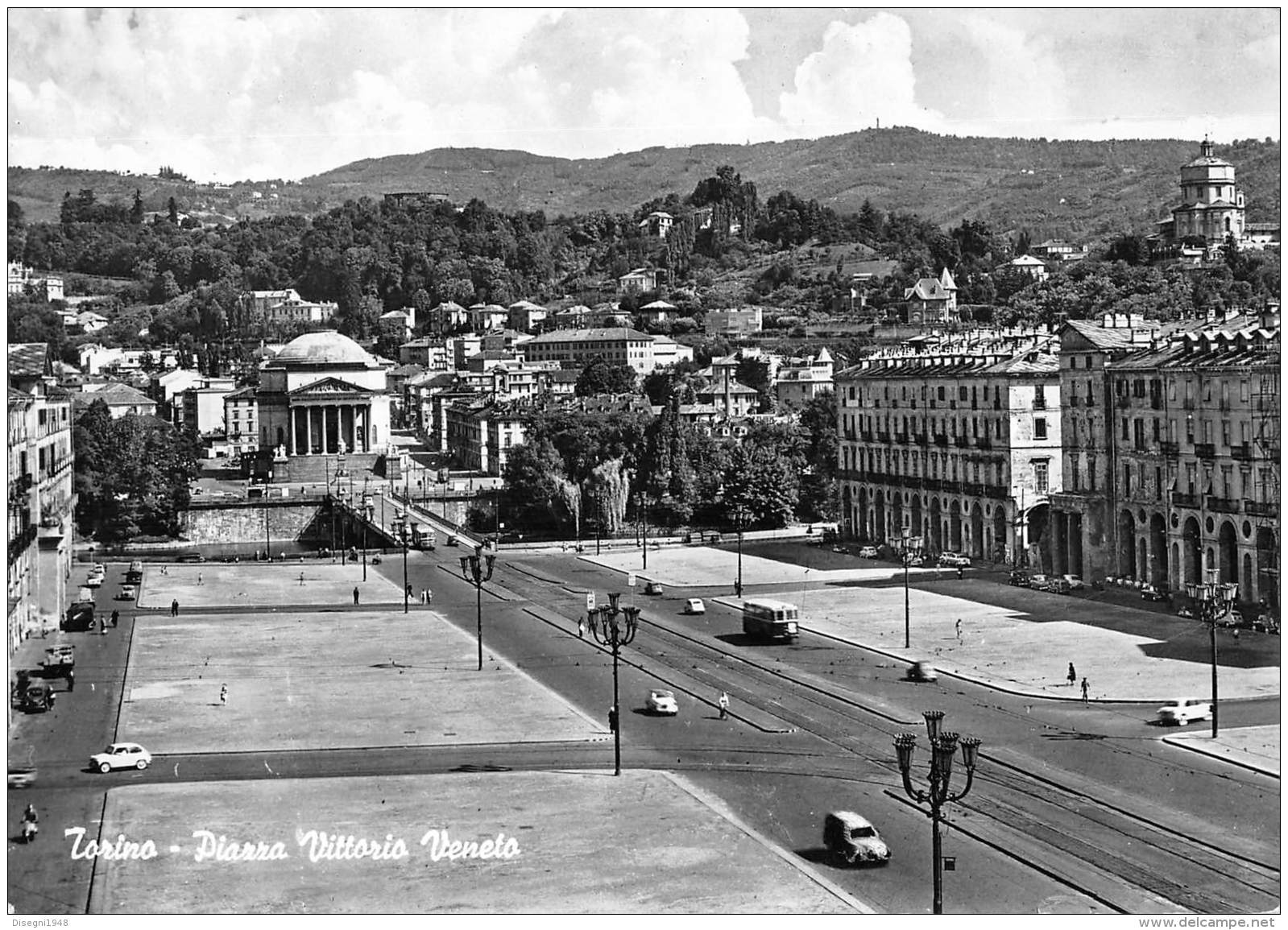 06938 "TORINO - PIAZZA VITTORIO VENETO " ANIMATA,  AUTO  E BUS ANNI '50 . CART. ILL. ORIG. NON SPED. - Places & Squares