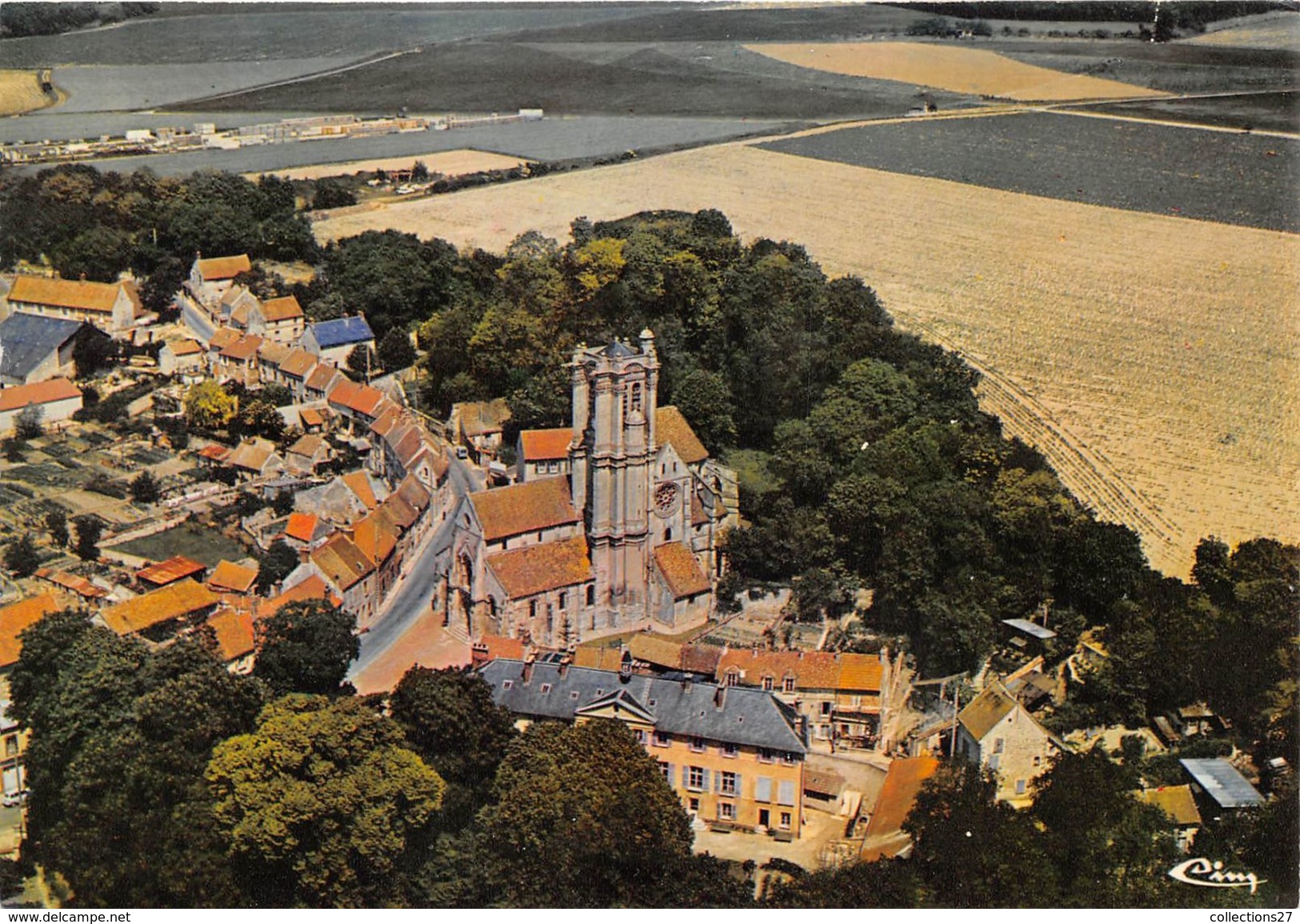 95-CHARS- VUE AERIENNE L'EGLISE ET LA MAISON DE REPOS - Chars