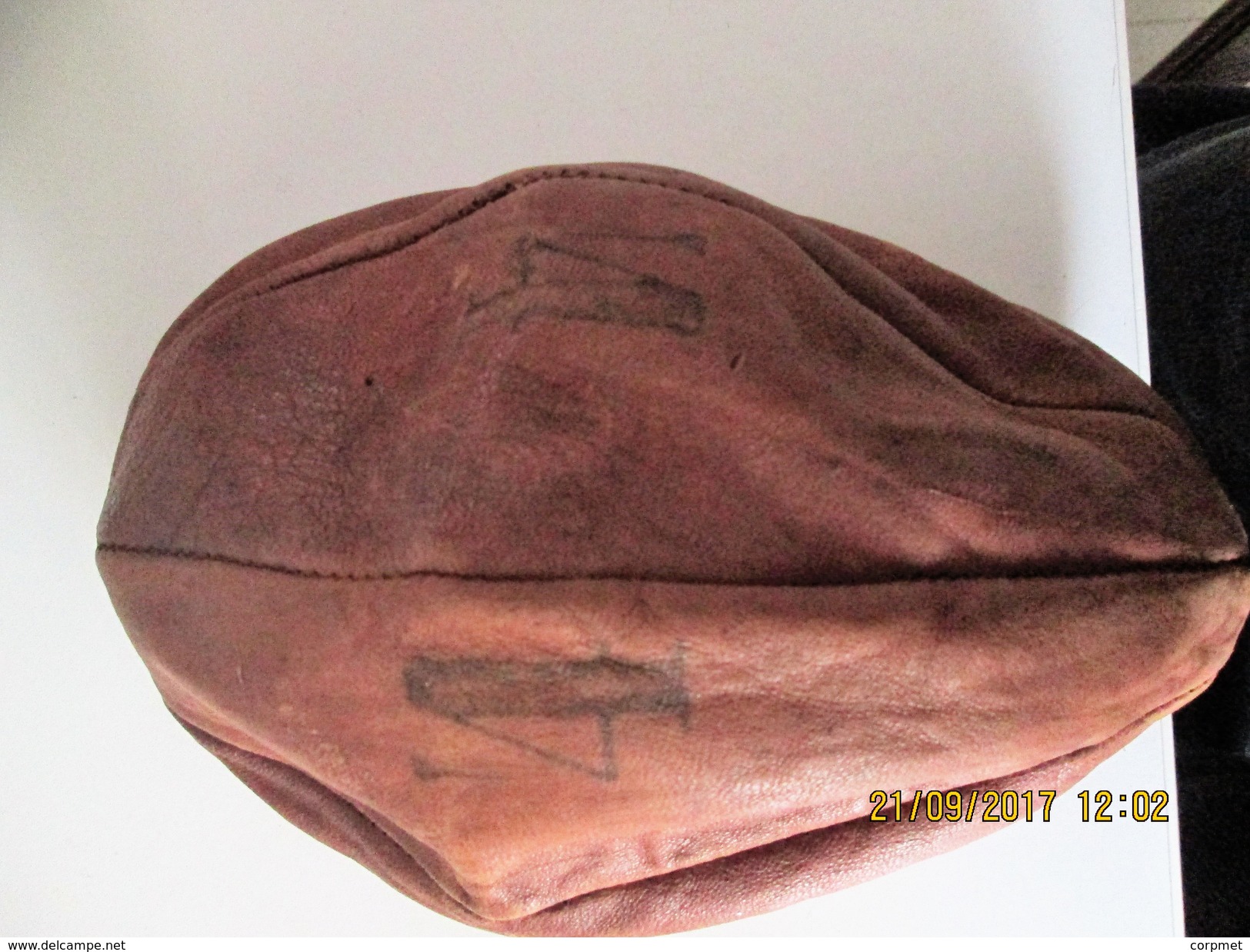 RUGBY - UNE Rare BALLE DE RUGBY Le Numéro 4 - C/1900's D'UN CUIR Chamois - Rare BALL OF RUGBY - Colored LEATHER - Rugby