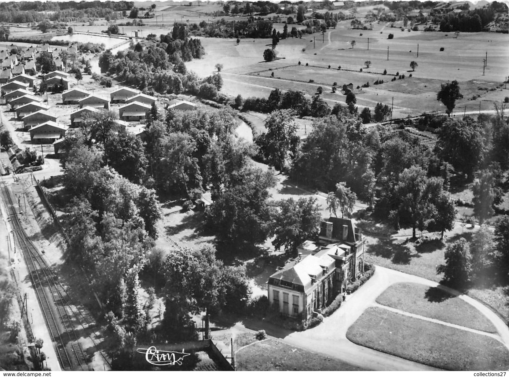 88-ETIVAL-CLAIREFONTAINES- LE CHATEAU ET LES CITES VUE  AERIENNE - Etival Clairefontaine