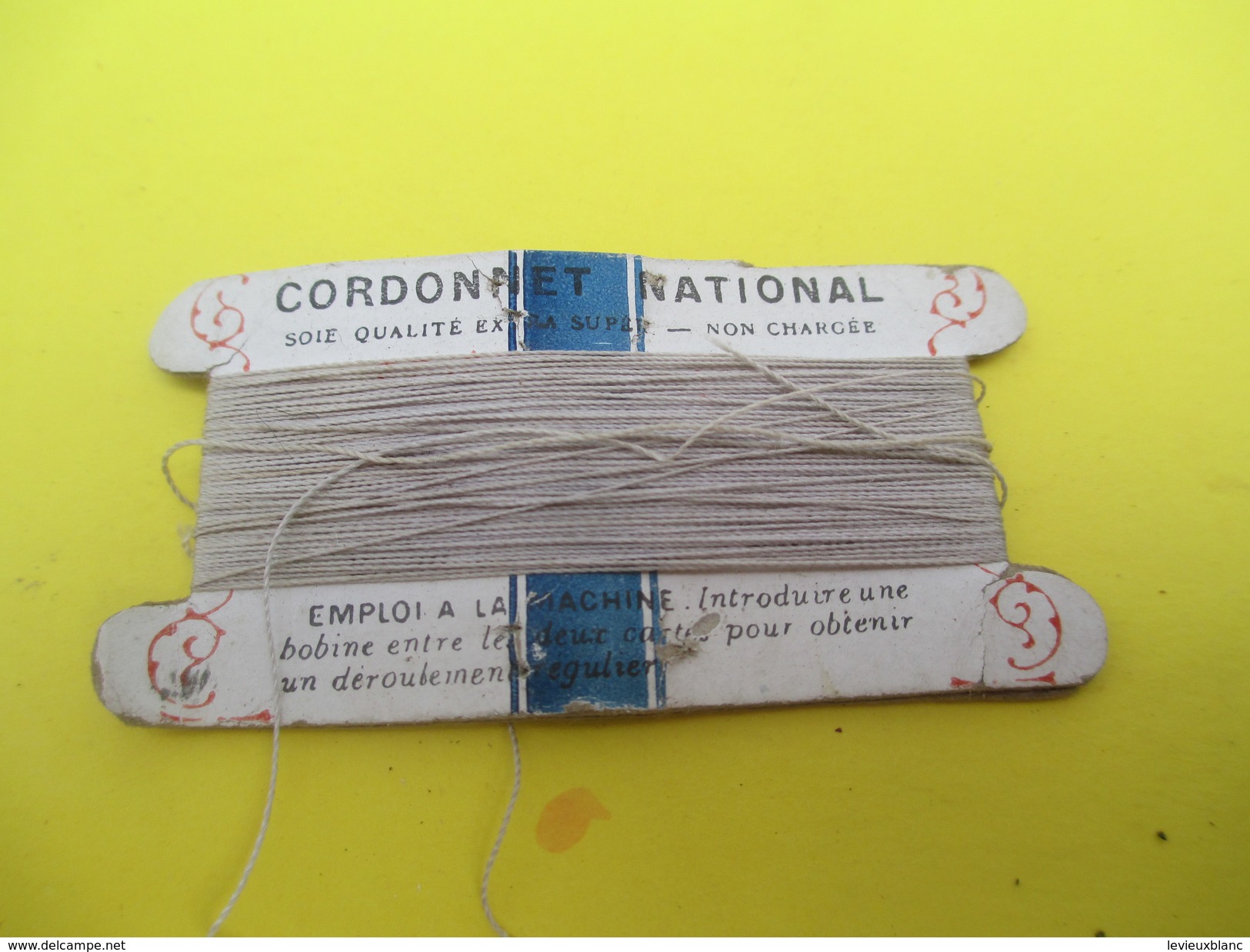 Mercerie/Carton Présentoir/Cordonnet National/Soie Floche Pour Machine/Emploi à La/Machine /Vers 1940-1960   MER56 - Autres & Non Classés