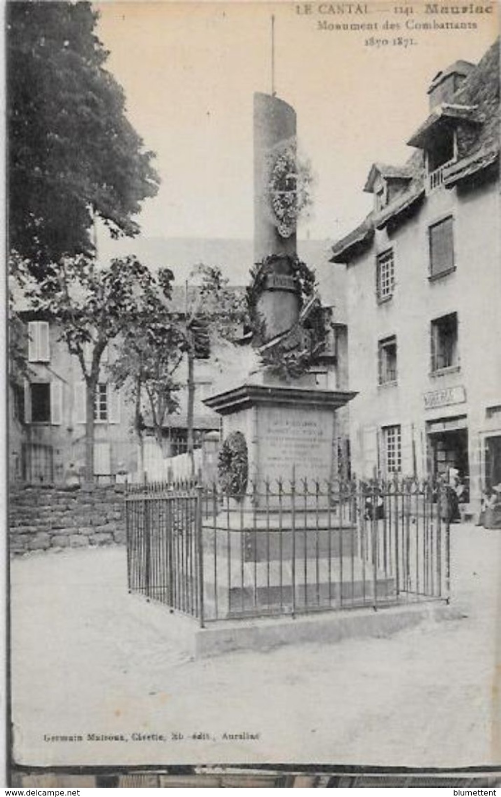 CPA MAURIAC Cantal Département 15 Non Circulé Monuments Aux Morts - Mauriac