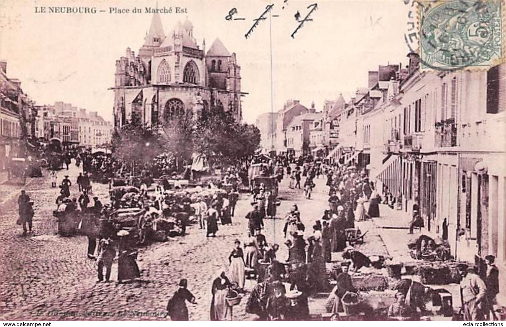 Le Neubourg        27         Place Du Marché Est, Jour De Marché           (voir Scan) - Le Neubourg